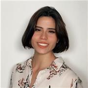 Profesora de inglés da clases y tutorías a niños